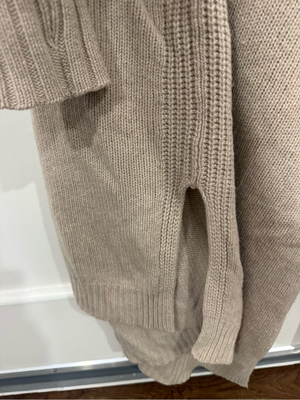 Vince XS 50% Yak 50% Wool V Neck Tunic Sweater Beige Knit Side Slit Pullover - Picture 5 of 5